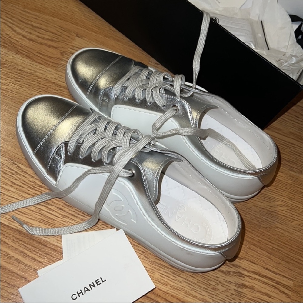 Beautiful Chanel CC  Tennis shoes size 8.5 - Picture 4 of 8